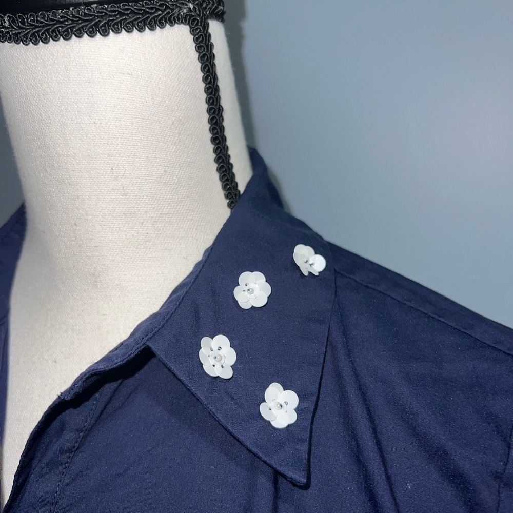 Michael kors- Navy button up top with white flowers - Picture 3 of 8